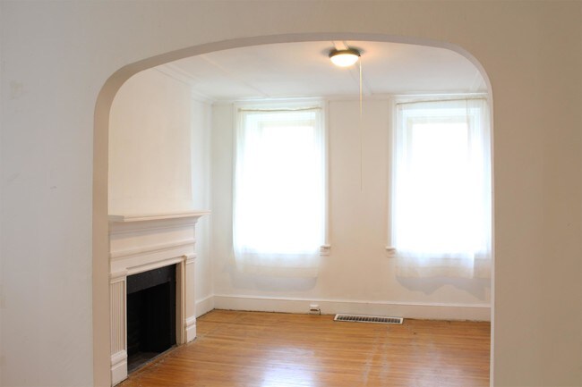 Building Photo - 95 Van Buren St
