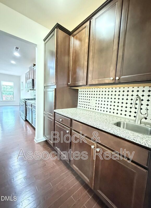 Foto del edificio - 1017 Magnolia Blossom Ln