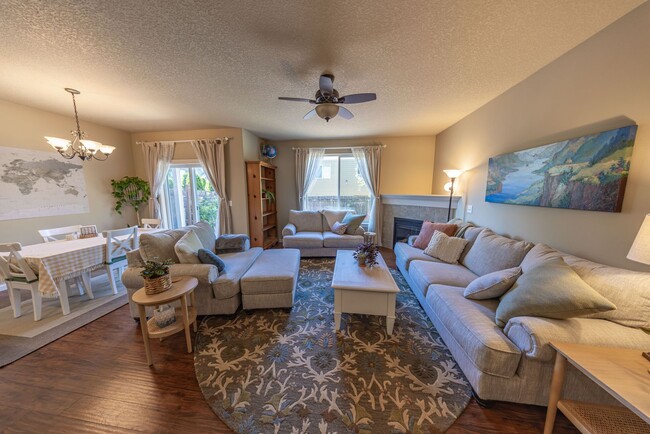 Building Photo - Three bedroom home with AC - Built in 2013