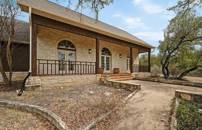 Foto del edificio - 140 Barton Ranch Cir