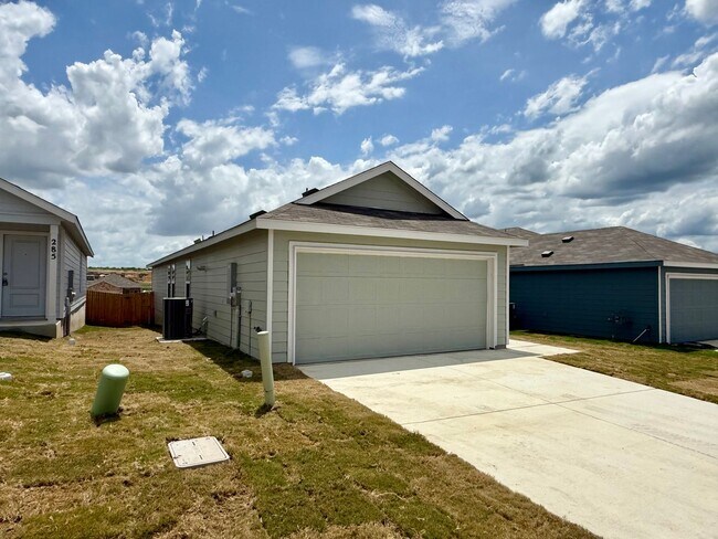 Foto del edificio - Brand NEW 4-bedroom, 2-bathroom home for l...