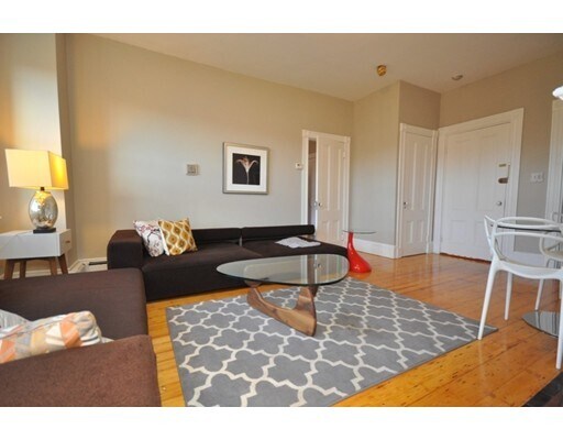 Foto del edificio - 218 Newbury St