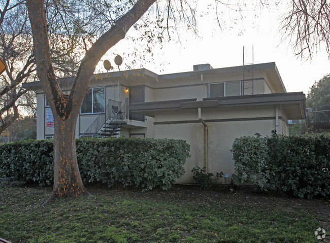 Building Photo - El Parque Apartments