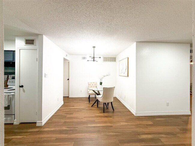 Building Photo - 2120 El Paseo St