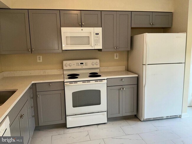 Building Photo - 1311 Templeton Pl