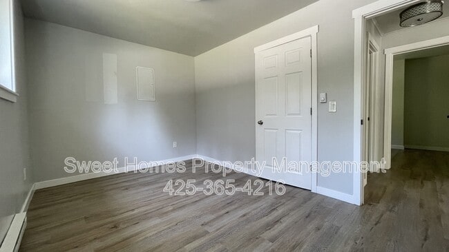 Building Photo - 6113 Beverly Ln