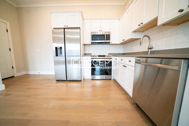 Foto del edificio - 16-18 Highgate St. Unit 303