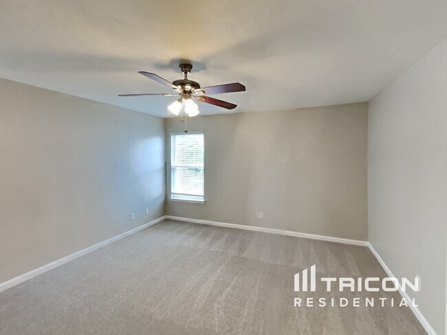 Building Photo - 323 Sarna Dr