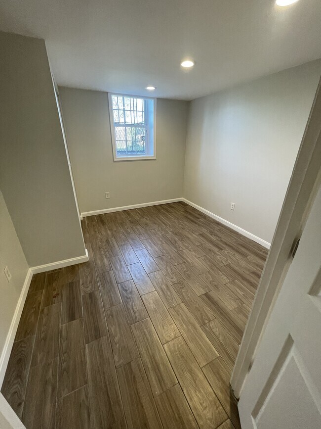 Dormitorio - 868 Bellevue St SE