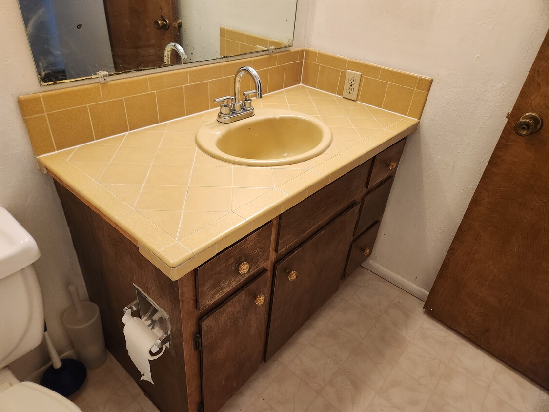 Bathroom - 1407 N 7th St