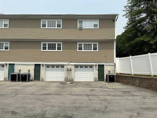 Building Photo - 375 Salt Point Turnpike
