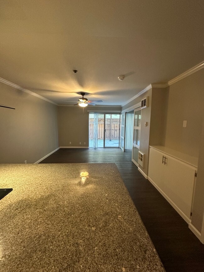 Building Photo - Alice Court