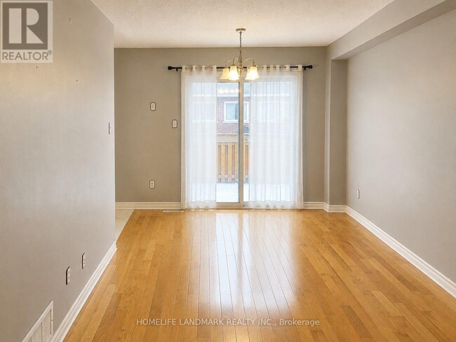 Building Photo - 16 Torada Ct