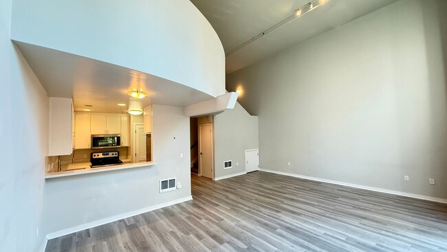 Foto del edificio - Stylish 1BR/1BA Loft with Open Floor Plan ...