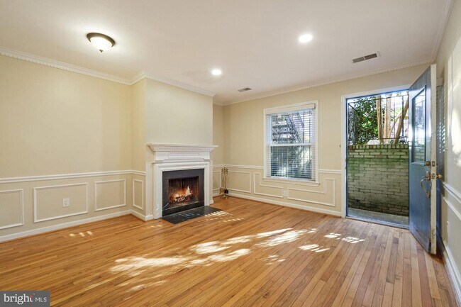 Foto del edificio - 1920 New Hampshire Ave NW