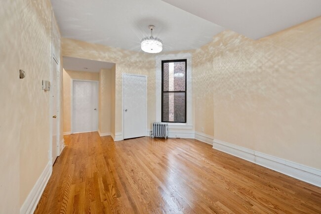 Building Photo - 3136 S Prairie Ave