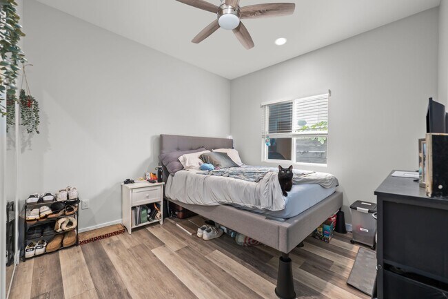 Foto del edificio - 5229 E Falls View Dr