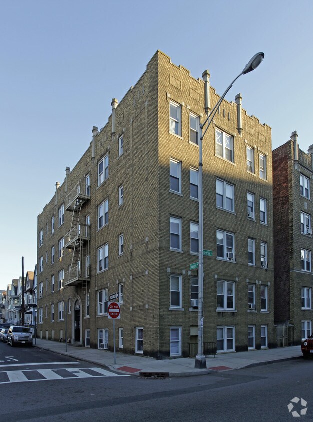 Primary Photo - 269 Jewett Ave