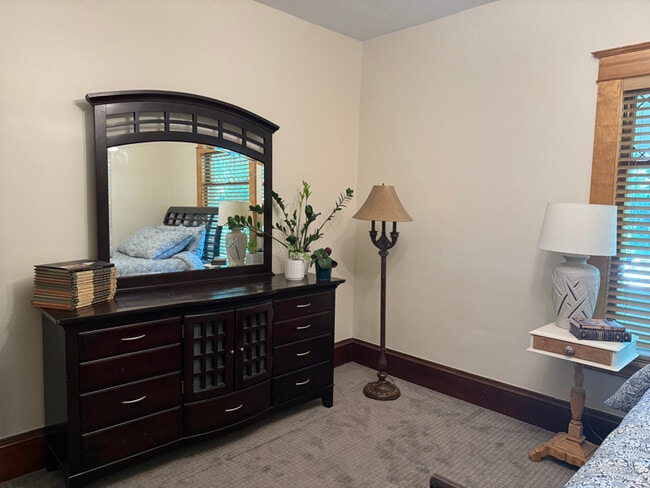 Building Photo - 2334 Brewster St