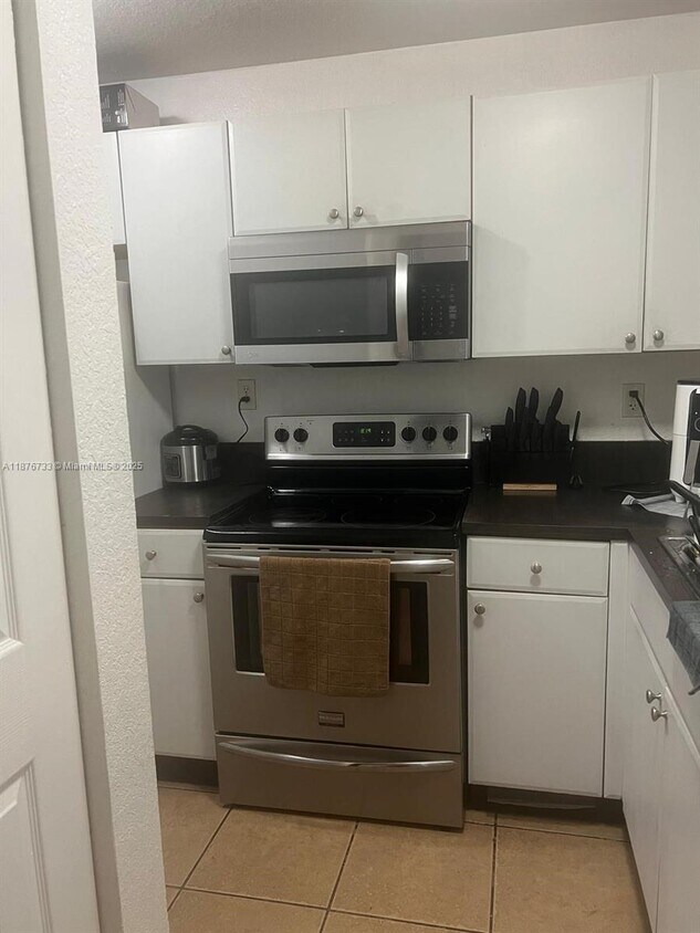 Foto principal - 7995 NW 8th St