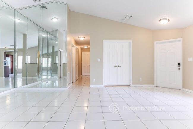 Building Photo - 1401 Banyan Cir