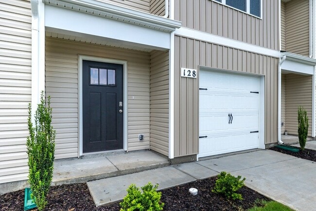 Building Photo - 128 Mattie Ct