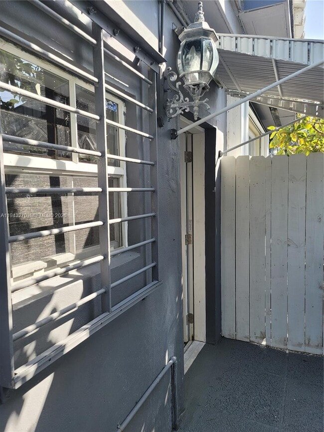 Foto del edificio - 7545 Mutiny Ave