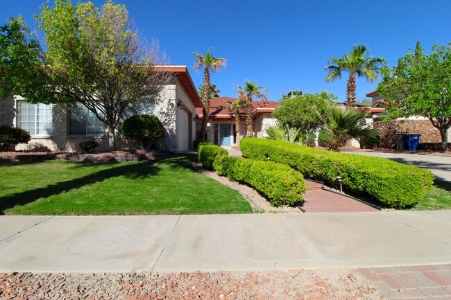 Building Photo - 2081 Paseo Del Prado Dr