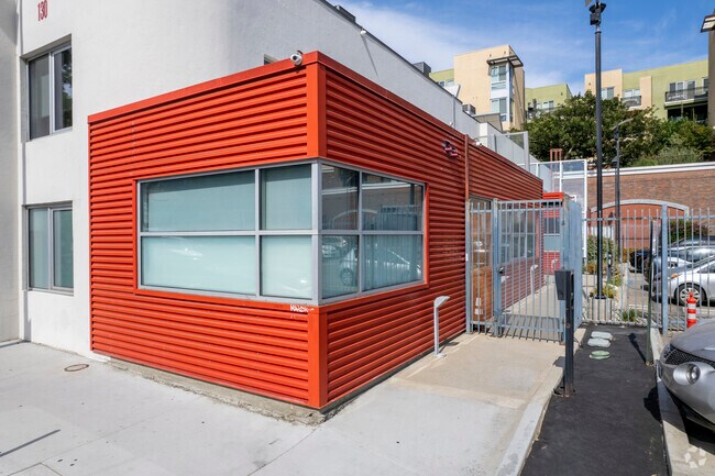 Building Photo - 120-130 Hewitt St