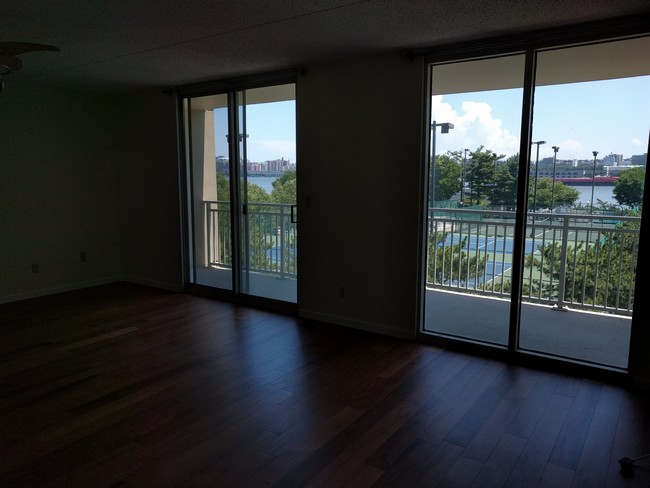 Foto del edificio - 1055 River Rd