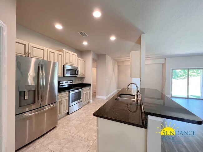 Foto del edificio - Gorgeous 4 Bedroom Home in Crestview: Sola...