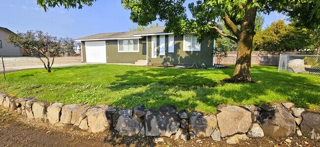 Foto del edificio - 3 bedroom Post Falls Home with 30x30 Shop