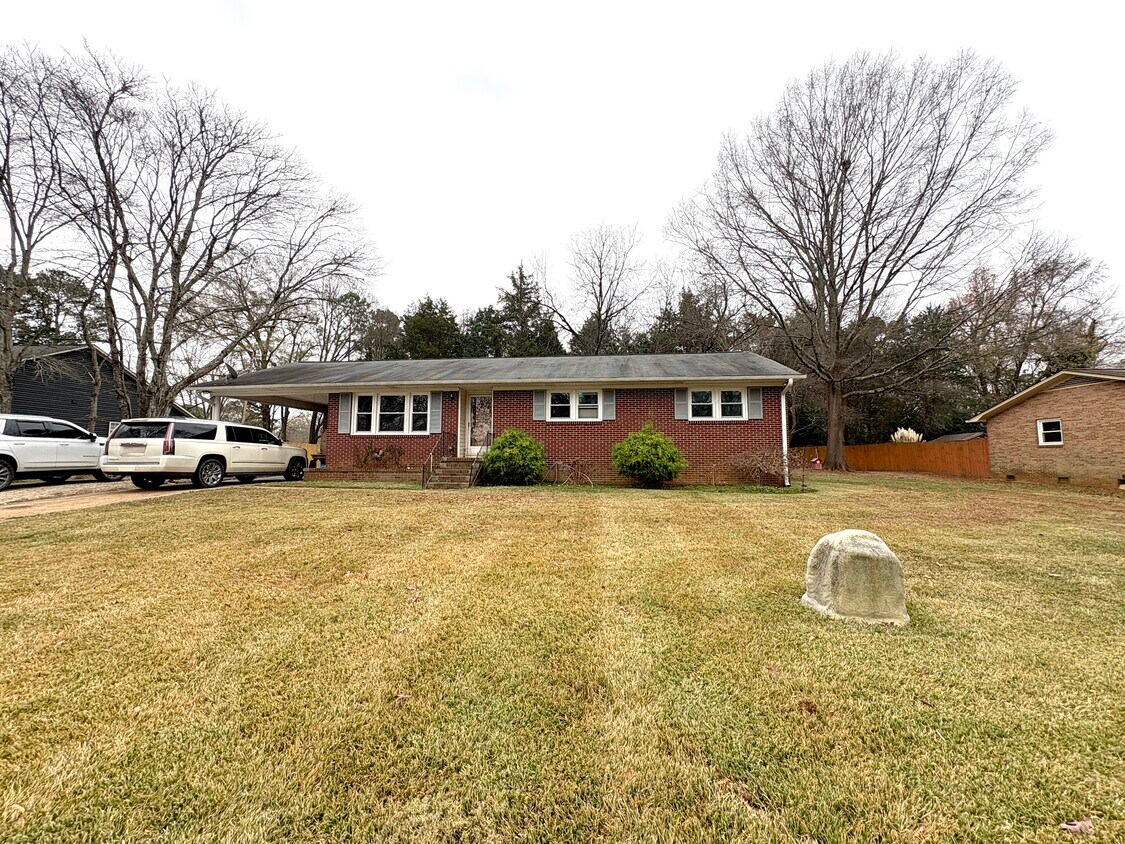 Primary Photo - 1081 Ragin Ln