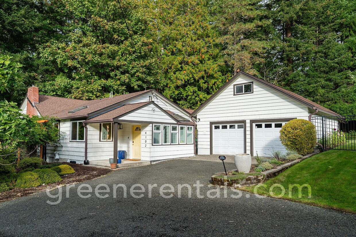 Foto principal - Charming 2BR 2BA Home Off Cooper Point Rd