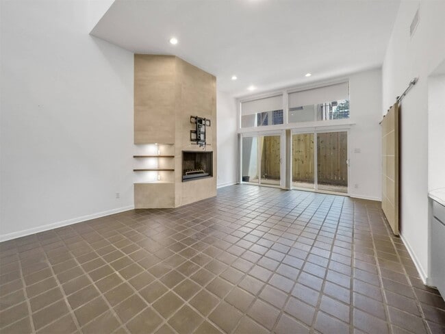 Foto del edificio - 3407 Roseland St