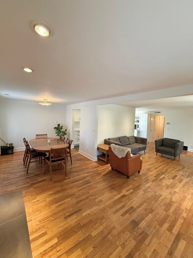 Photo - 3 BR West Seattle Home – Cozy and Convenie...