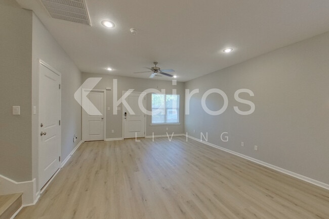 Foto del edificio - 10114 W 20th St