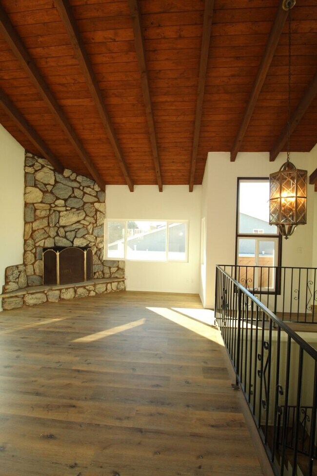 Foto del edificio - Oxnard Shores Beach Home- Walk To The Sand!