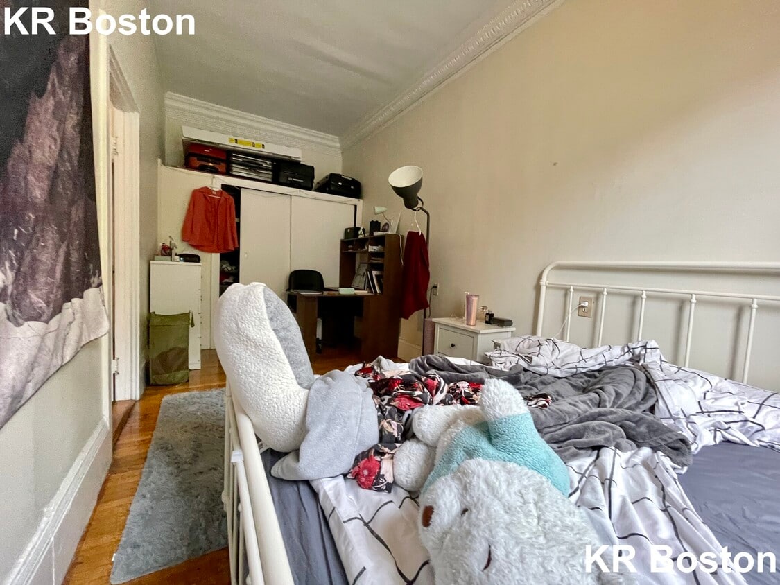 Primary Photo - 71 Bay State Rd