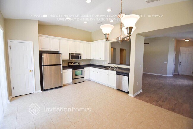 Foto del edificio - 6860 Lake Eaglebrooke Dr