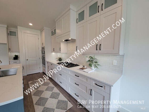 Building Photo - 4658 S Hennessy Ave