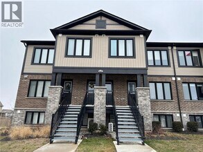 Building Photo - 160 Rochefort St.