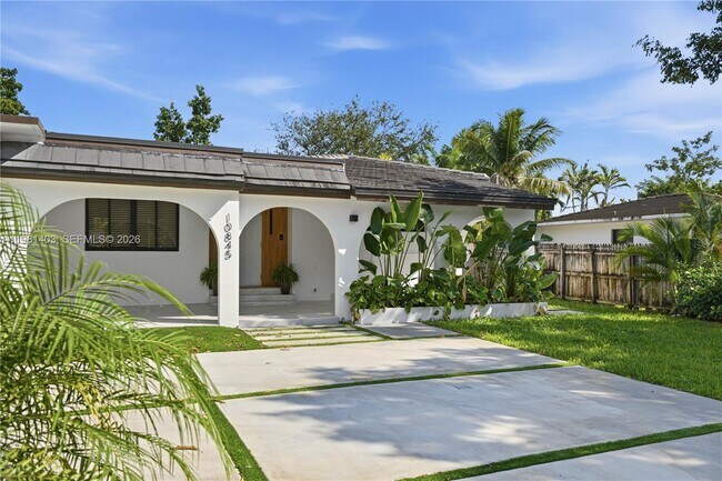 Building Photo - 10845 Peachtree Dr