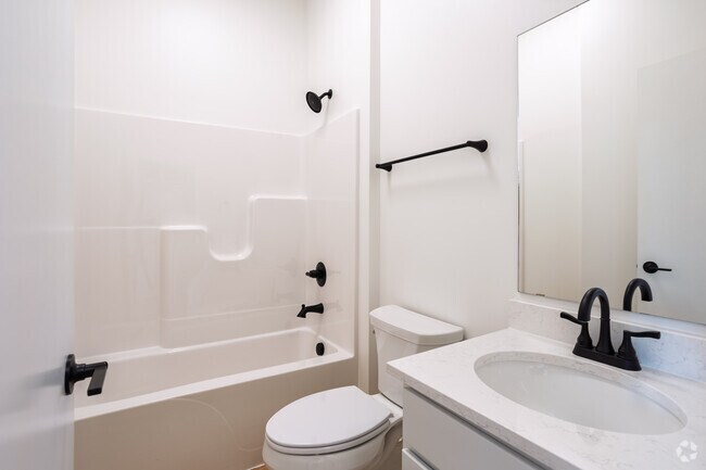 1 habitación, 1 baño - 390 pies cuadrados - Baño - The Klein Building