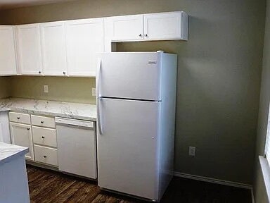 Building Photo - Cute 2/1.5 with All Appliances!