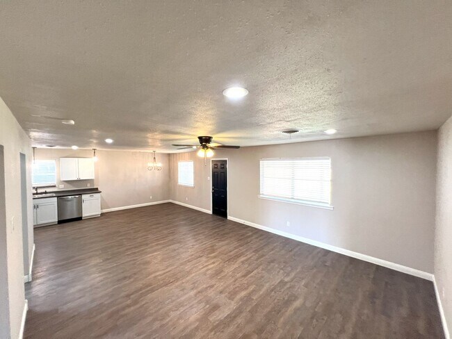 Foto del edificio - **BEAUTIFUL SAGEMONT HOME**