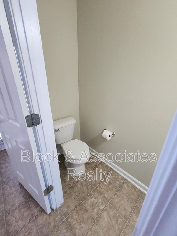 Foto del edificio - 1429 Pleasant Garden Ln