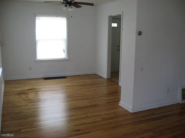 Building Photo - 2215 Hecker Ave