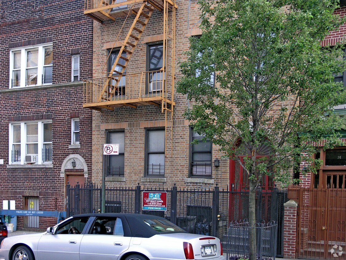 Building Photo - 24 W 174th St