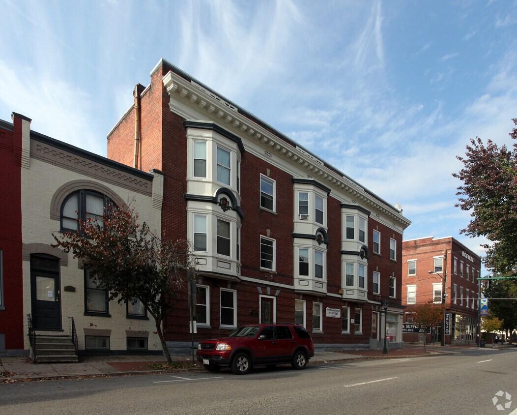 Primary Photo - 101-105 E Washington St